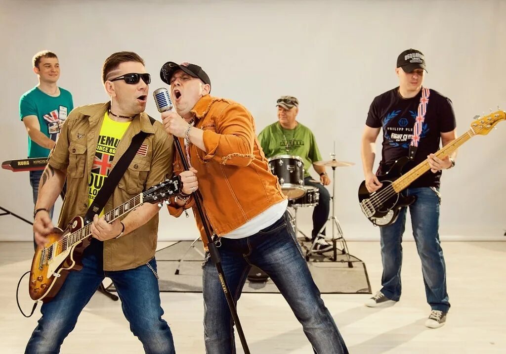 Сергей чесноков тяжелый день. Группа восьмой день фото. Группа день г москва. Группа день г москва. Кавер группа аэрохит.