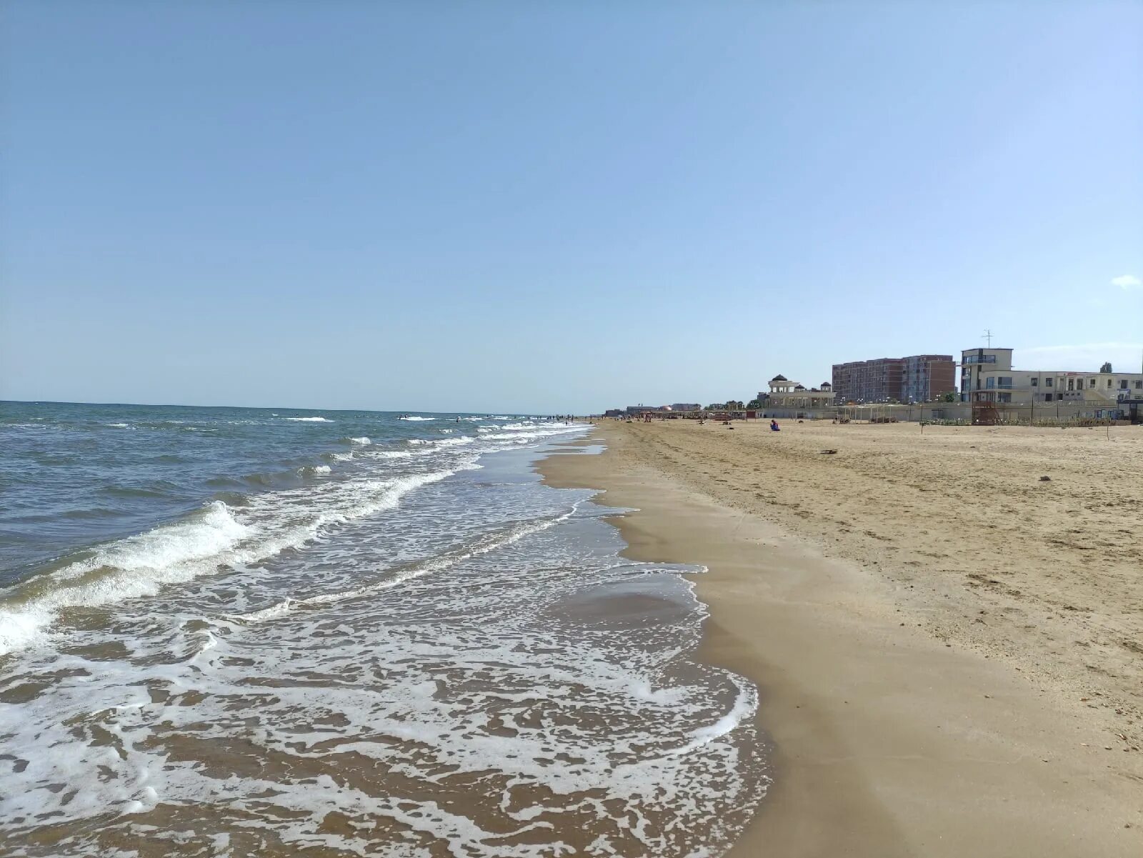 Каспийское море пляж Дербент. Дербент пляж Бриз. Пляжи Каспийского моря в России. Пляжи Дербента на Каспийском море. Тур отдых на каспийском море