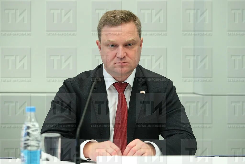 Михаил захаров балашов фото Любимец Лужкова подался в бега, кинув 2000 дольщиков. Бросил бизнес, но не яхту