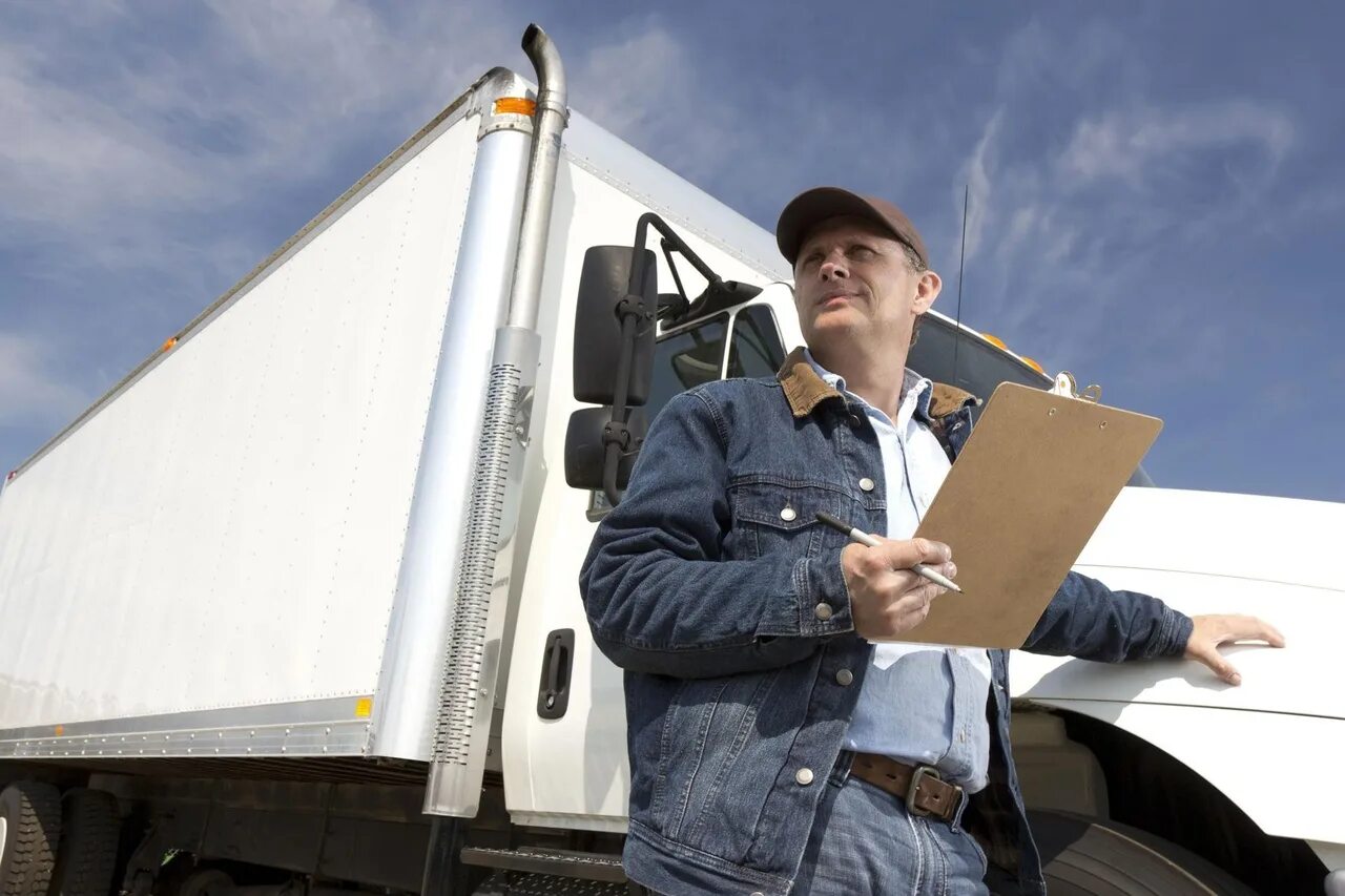 Водитель-экспедитор категории с. Мсат международный союз автомобильного транспорта. Водитель перевозчик. Водитель экспедитор. Вакансии автотранспорт.