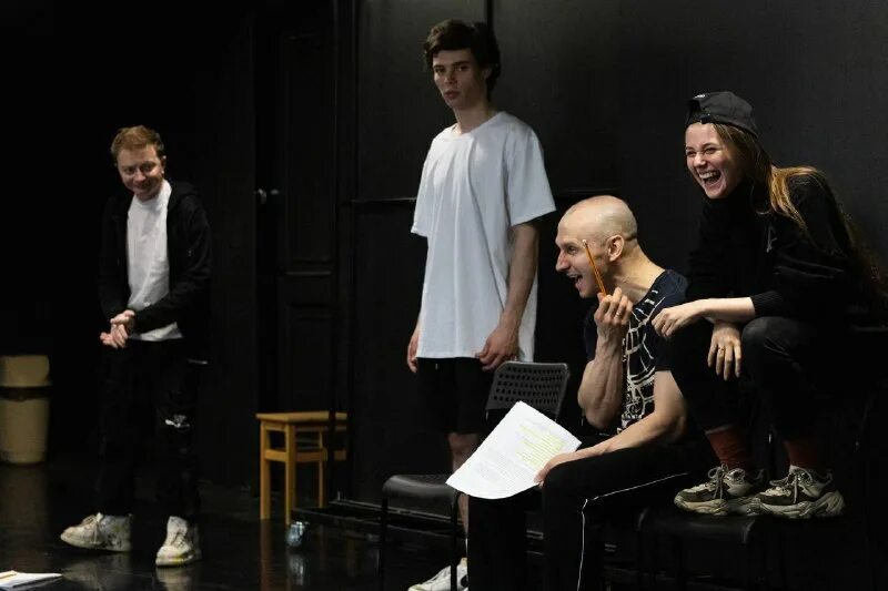 театр ермоловой над пропастью во ржи отзывы. над пропастью во ржи спектакль. над пропастью во ржи театр на страстном. театр ермоловой над пропастью во ржи отзывы. андрей миронов в спектакле над пропастью во ржи.