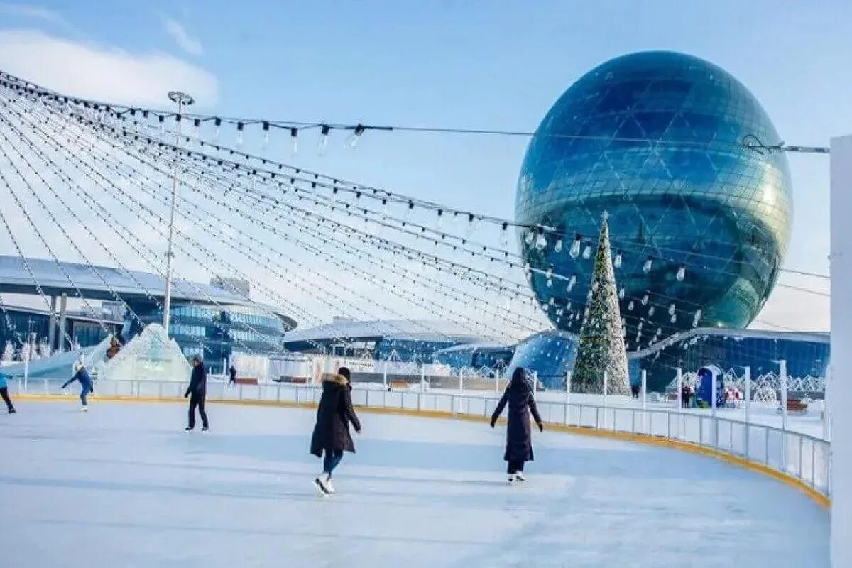 Нур Алем. Ледяной каток. Ледовый каток. Астана Экспо зимой. Астана куда можно сходить