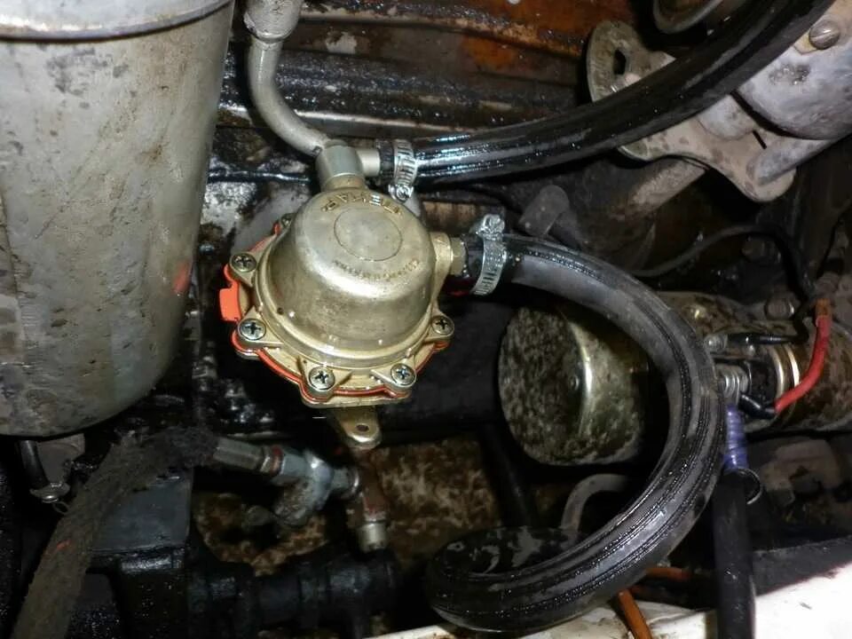 402 плохо заводится горячую. Бензонасос газ 402 карбюратор. бензонасос газ 53. топливная система газ 31029. насос топливный газ карбюратор.