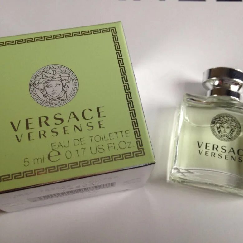 Versace Versense 5 ml. Versace миниатюра Versense туалетная вода 5 мл. Версаче версенс кроссовки. Версаче версенс оригинал срок годности. Versace versense купить