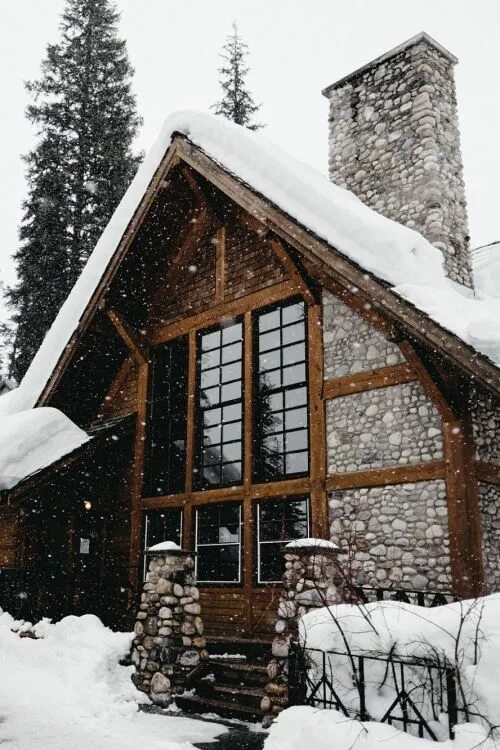 e - oswietlony-domek-zima-gory Winter house, House in the woods, Winter cabin