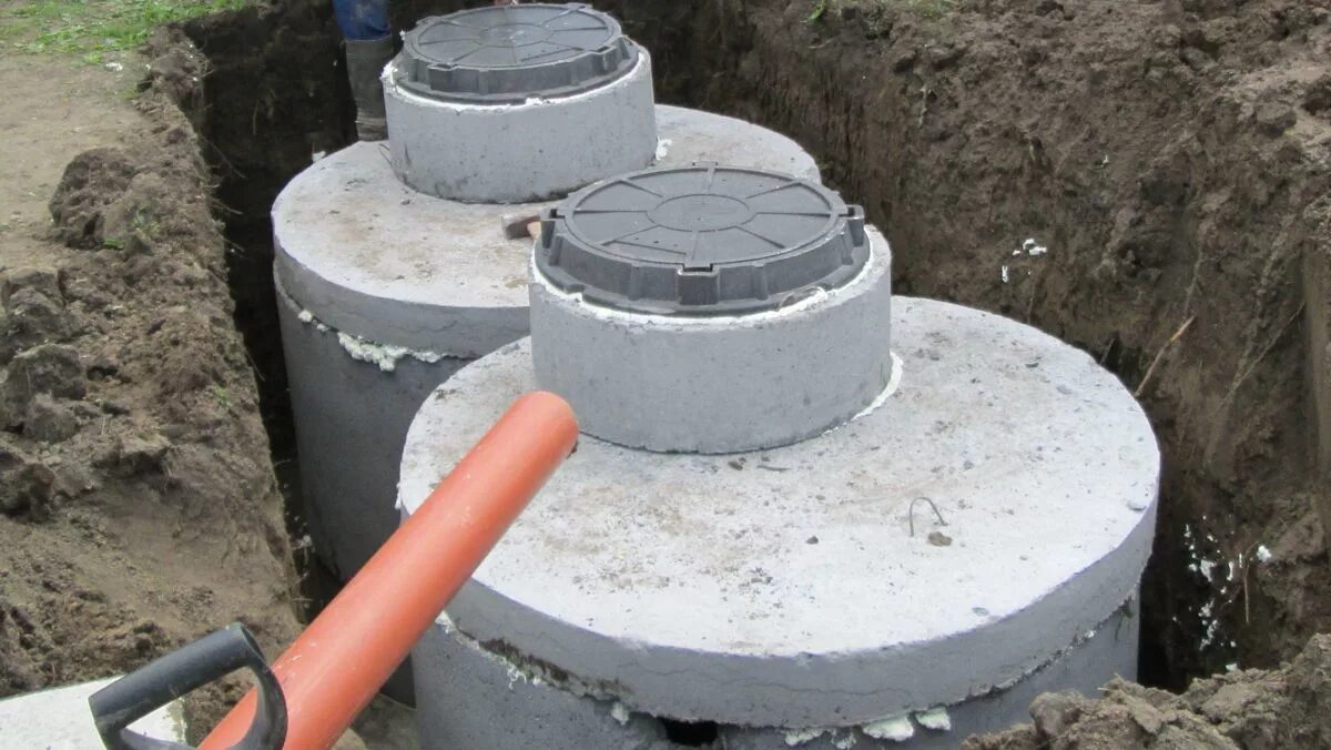 Выгребная яма из бетонных колец кс15-9. Колодец для канализации из бетонных колец КЦ 20-90. Канализация в частном доме кольцами. Септик из ЖБИ колец.