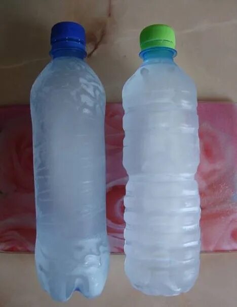 Бутылка воды за 1000 рублей. Пластиковая бутылка для воды. Замороженная пластиковая бутылка. Заморозка воды в пластиковых бутылках. Замороженная вода в бутылке.