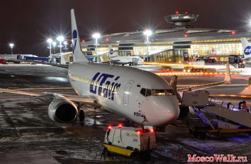 Внуково самолет. Боинг 737 ЮТЭЙР Внуково. Аэропорт Внуково Москва. Аэропорт Внуково UTAIR. Боинг 747 UTAIR.