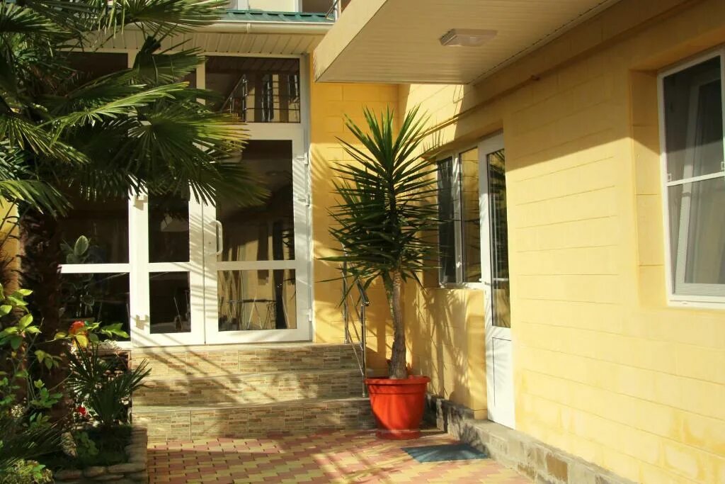 Улица 65 лет победы 65 адлер. Кп вилла виста сочи. Сочи адлер дом. Отели на цимлянской улице адлер. Дом в адлере.