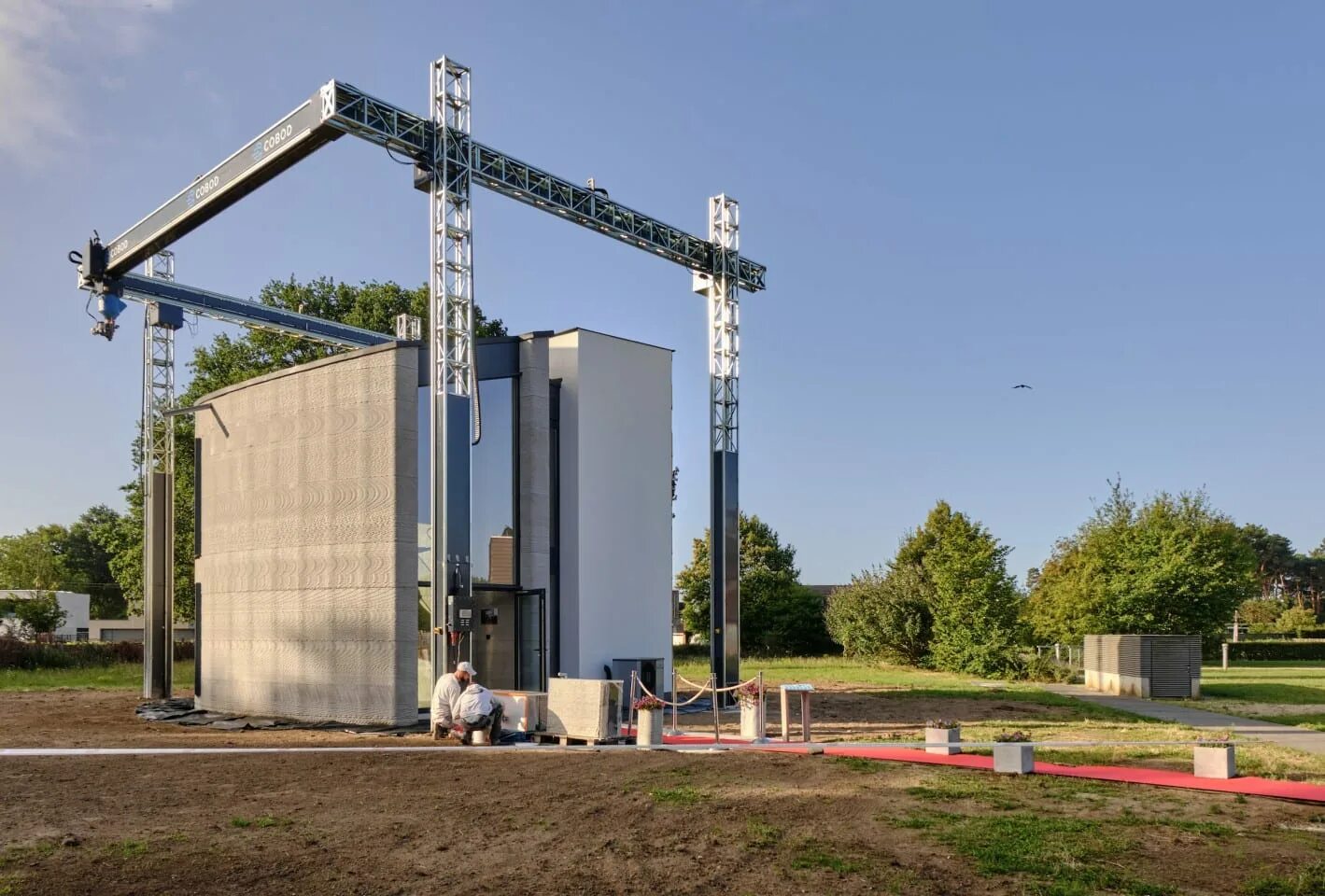 Принтер напечатал дом. Дом напечатанный на 3d принтере в россии. строительный 3д принтер. 3д принтер в строительстве. 3 д принтер для строительства домов.