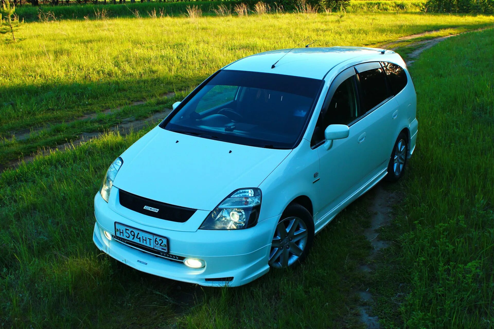 Honda stream 1. Обвес Honda Stream rn6. Honda Stream 2001 обвес. Хонда стрим 2005. Хонда стрим 2001 тюнинг.