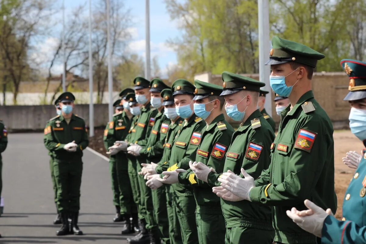 Войска в городе луга. Военнослужащие. Военнослужащие ЗВО. Командир 25 бригады г.Луга. Город Луга Военная часть.