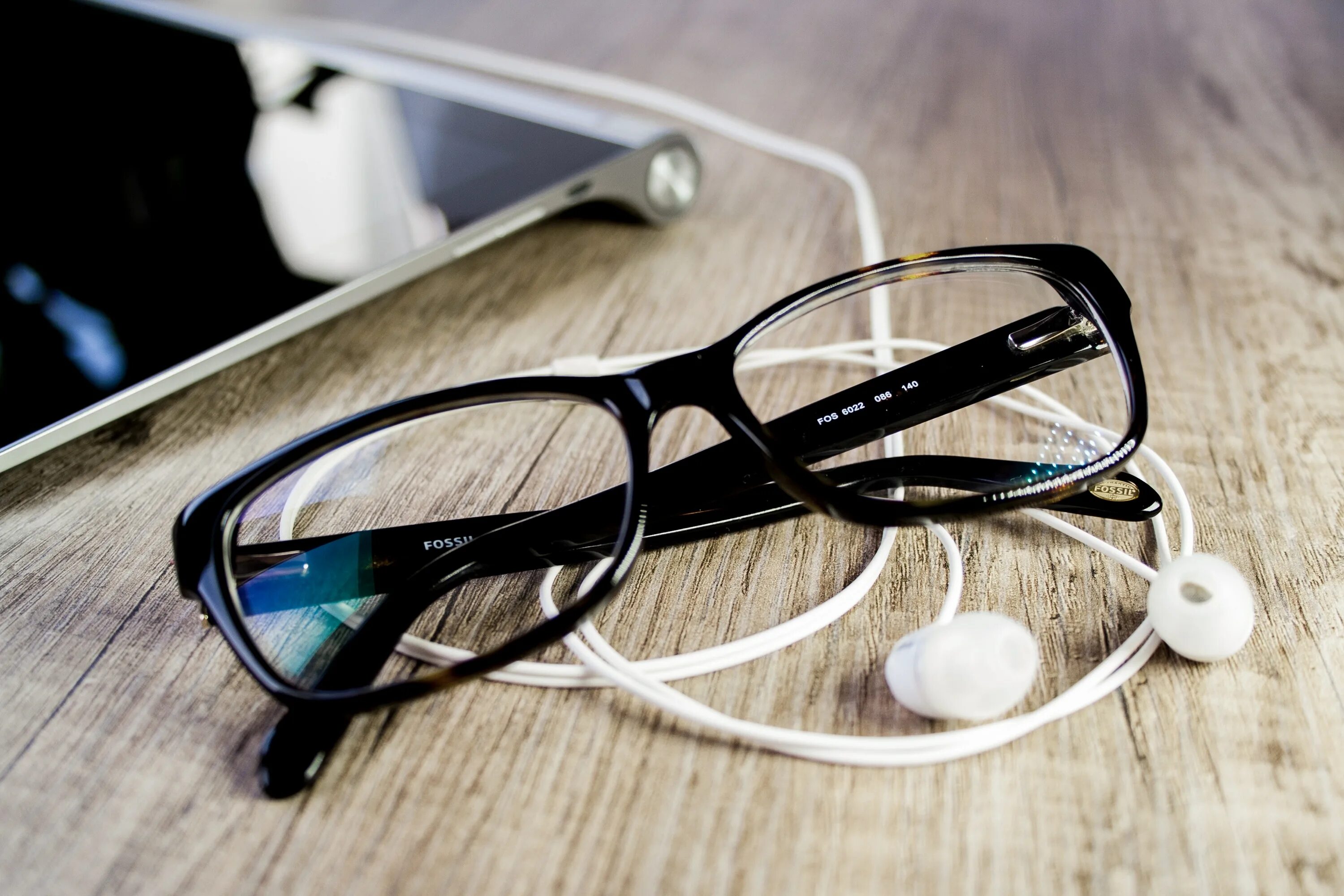 Очки хуавей vision glass. Google glass 3. Оправа телефона. Очки лежат на столе. Линзы для очков.