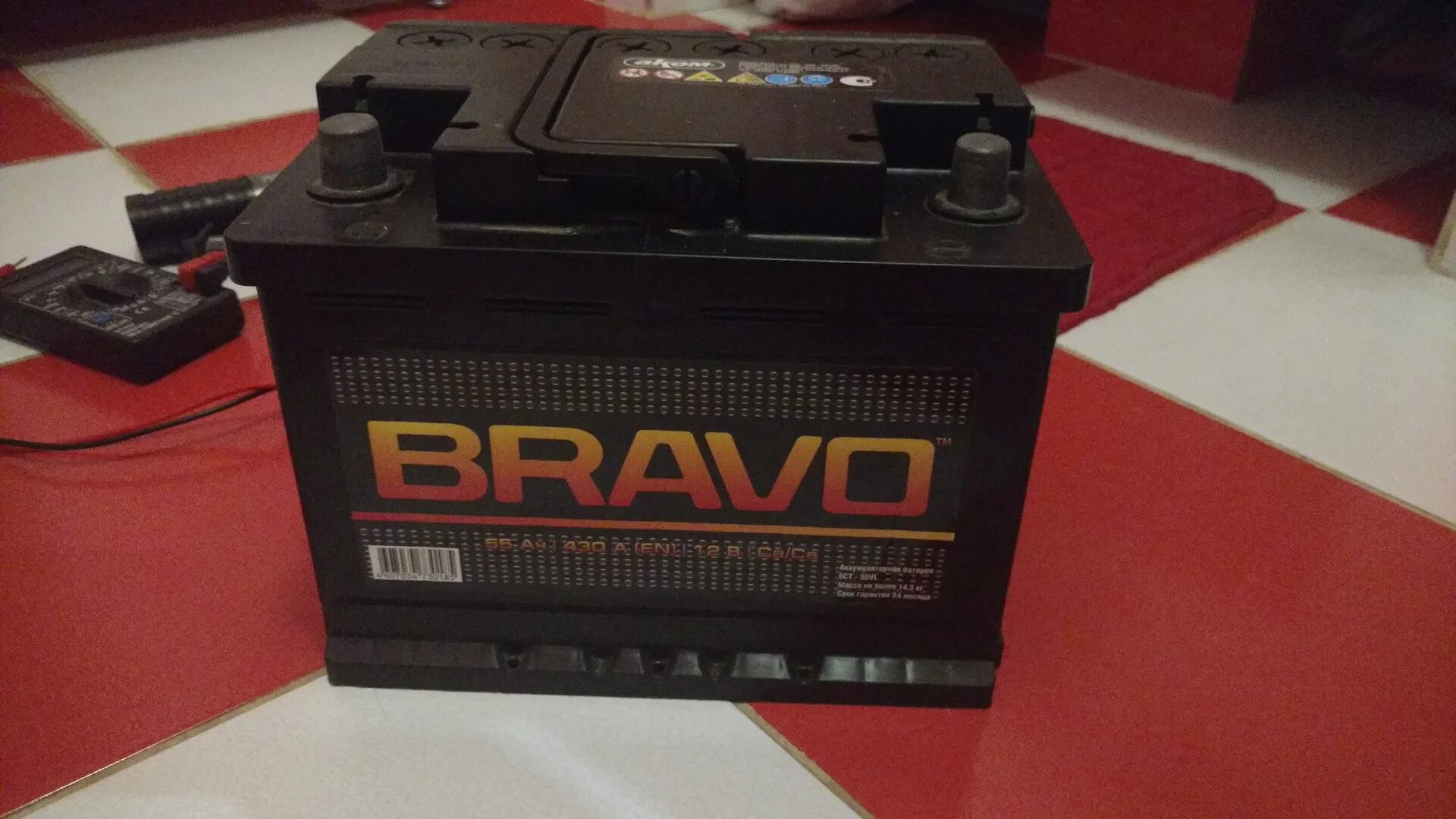 Акб ваз 2105. Акб 2105. Реле заряда аккумулятора ваз 2105. Аккумулятор ваз 2104. Полярность акб ваз 2105.