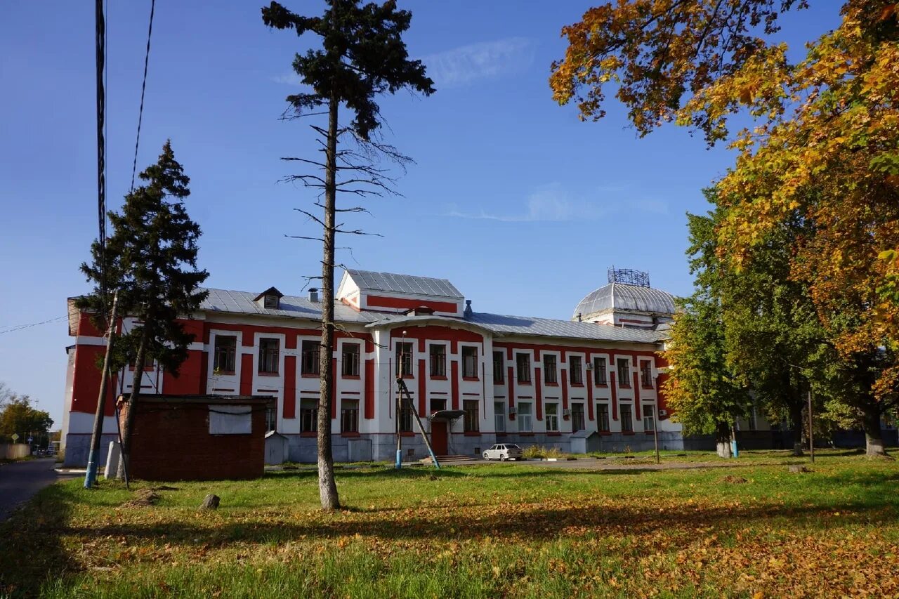 Рэу орехово зуево. Осень в Орехово-Зуево. Краеведческий музей Орехово-Зуево. Зимний театр Орехово-Зуево. Достопримечательности Орехово-Зуево краеведческий музей.