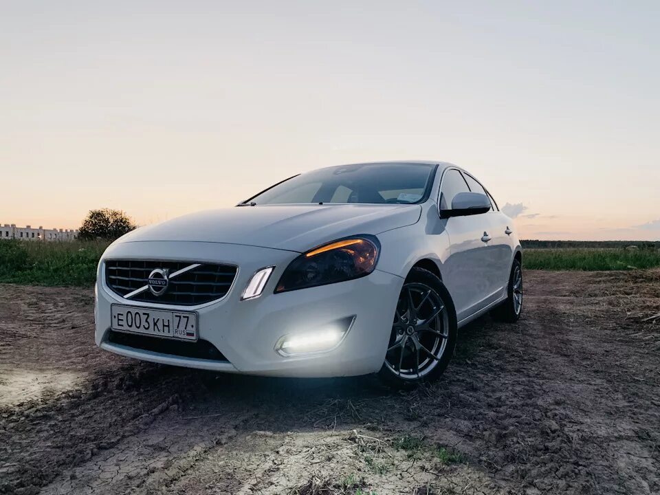 Вольво s60 2012 года. Volvo s60 II. Вольво s60 2012. Вольво s60 2012 белая. Volvo s60 2012 белый.