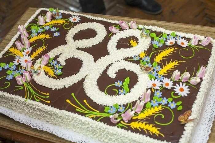 Поздравление с днем рождения 88 лет женщине. 81 год поздравления. Поздравления с днём рождения 88 лет. Открытка 88 лет. 88 лет с днем рождения.