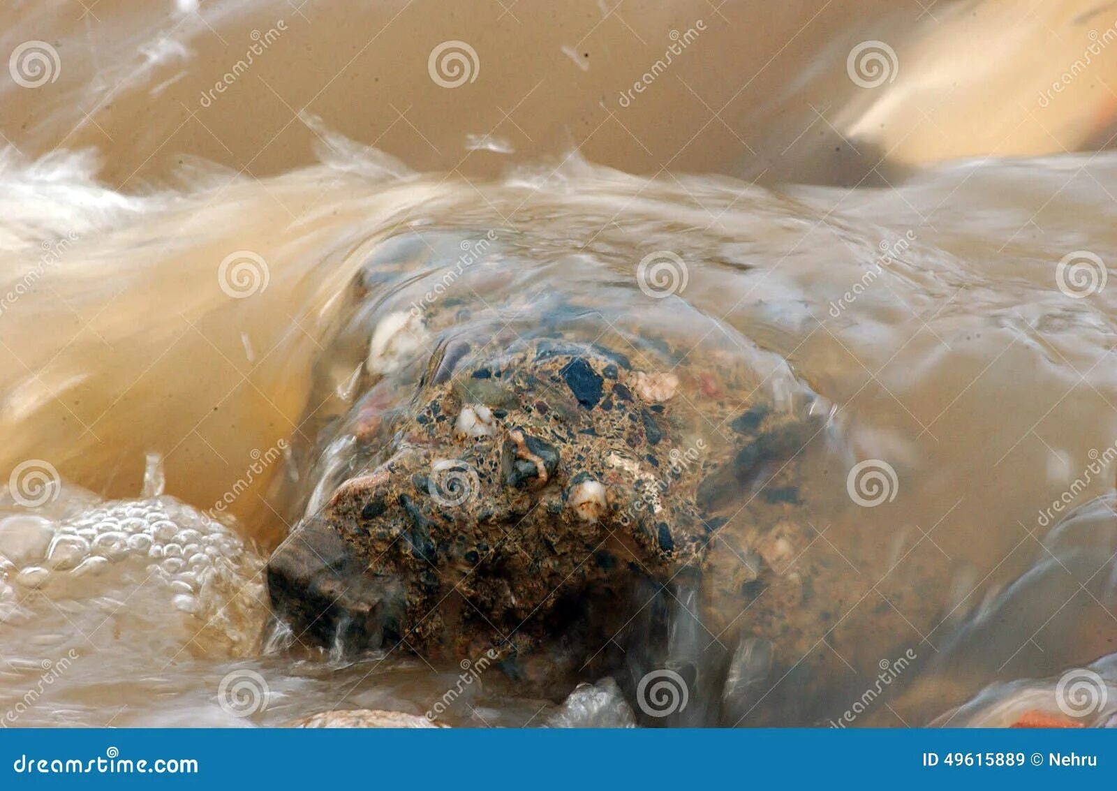 Сапоги в луже. Видео грязь вода. Под мутной водой. Heeled boots muddy. Видео грязь вода.