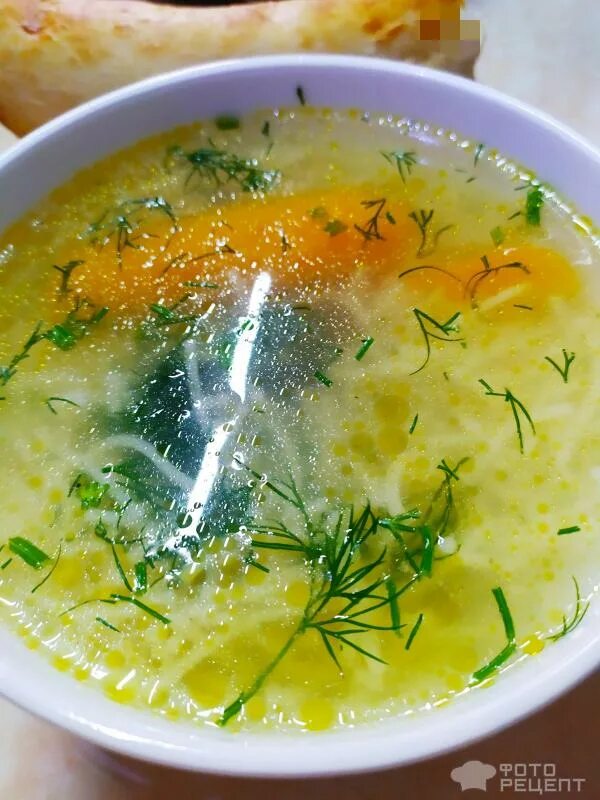 Суп в домашних условиях из курицы. Тарелка куриного супа. Куриный суп домашний. Суп лапша домашняя. Суп из домашней лапши.