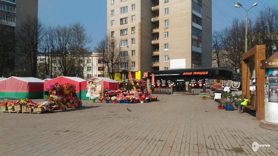 Дк современник североуральск. Павловск воронежская область современник. Православные на площади. Ярмарка современник. Ярмарка современник.