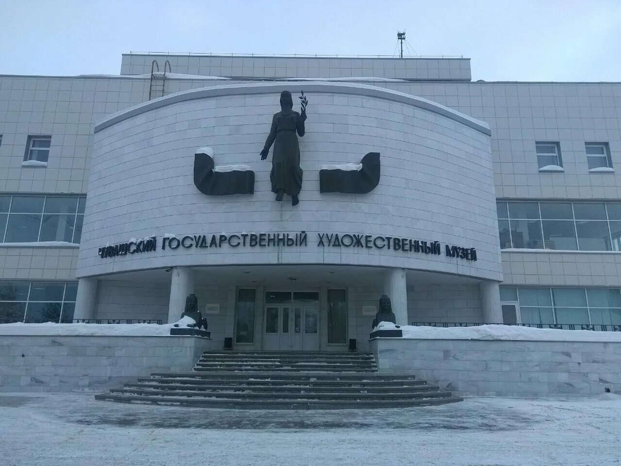 Художественный музей ханты-мансийск. Художественный музей новосибирск. Государственный художественный музей адрес. Государственный художественный музей адрес. Саратовский художественный музей имени а н радищева внутри.