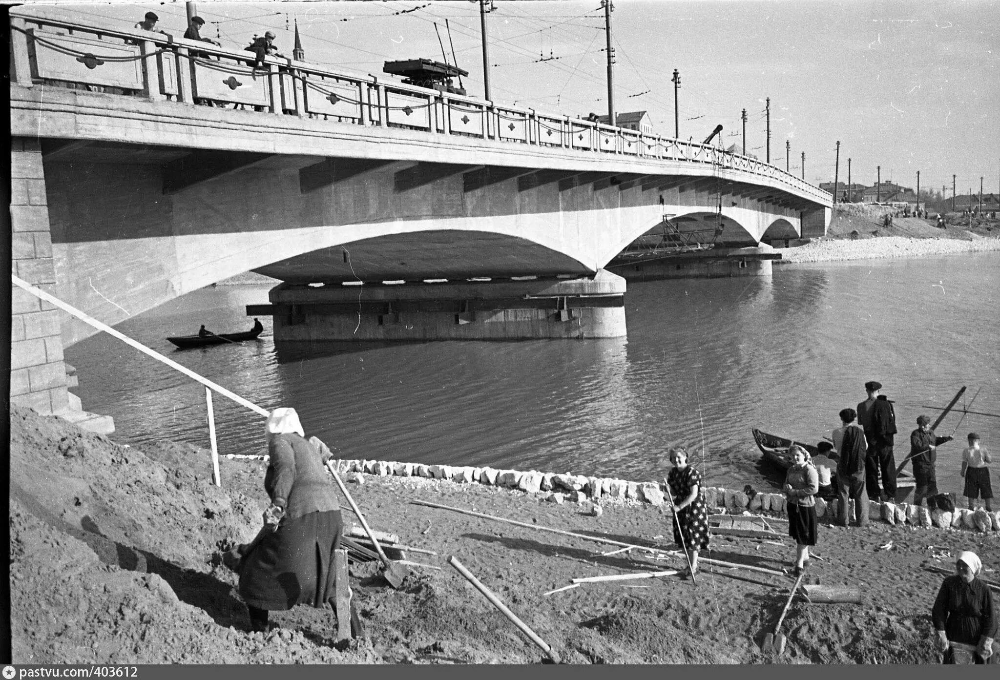 Мост через казанку. Казань ленинская дамба 80-е годы. третья транспортная дамба казани. ленинский мост казань. кремлёвская транспортная дамба.