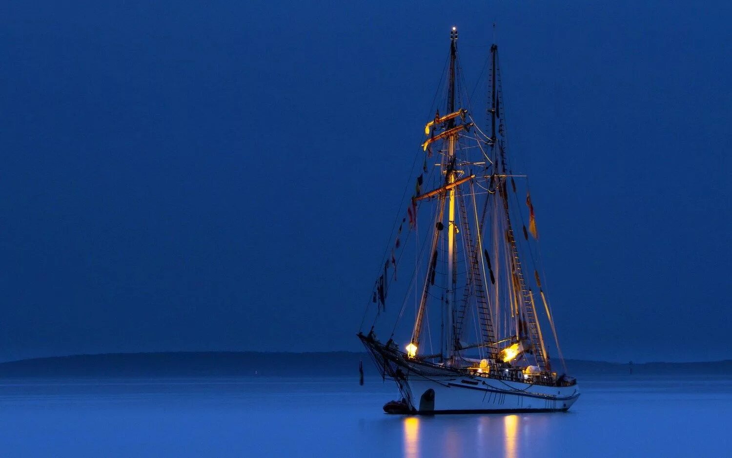 Ночное море. Огни эльма в море. Лодка ночью. Night sail. Night sail.