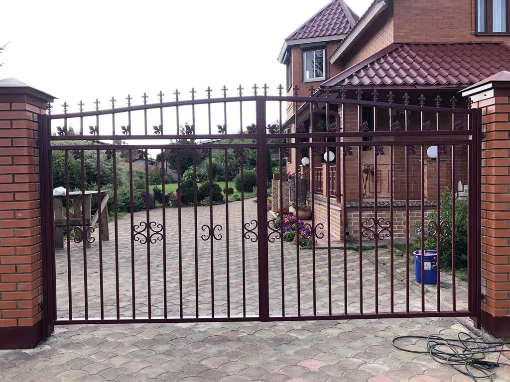 Ворота распашные профлист 3м. Ворота решетчатые кованые. Воротf из профильной трубы. Ворота сварные распашные. Ворота сварные распашные.