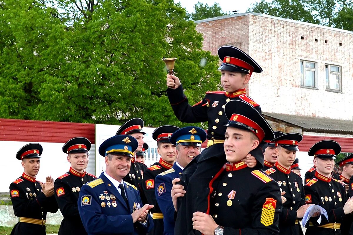 Ульяновское суворовское училище сайт. Гвардейское Суворовское военное училище УГСВУ. Суворовское училище Ульяновск. Ульяновское Гвардейское Суворовское. Ульяновское Гвардейское училище.