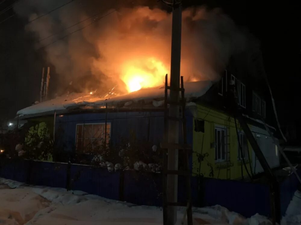 Пожар в дикси. Пожар в Жуковке Брянской области. Пожар в Жуковке Брянской области Дикси. Пожар дома в Жуковке Брянской области. Пожар в Жуковке Брянской области на улице Ленинградской.