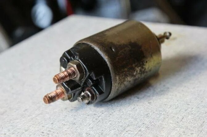 3708. Питание втягивающего реле. Питание втягивающего реле. Схема подключения втягивающего реле стартера ваз. Шток втягивающего реле 2110.