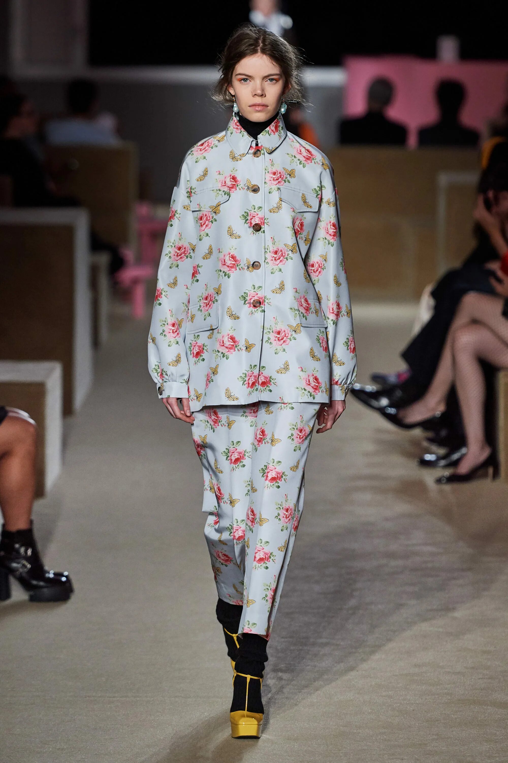 модные тенденции. Prada resort 2021. модная осенняя одежда. уличная мода нью йорка 2021. франко москино показы.