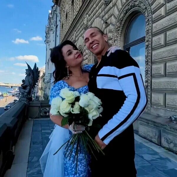 Свадьба сына наташи королевой архипа фото видео Как живёт сын Тарана и Королёвой, который уехал из шикарного жилья родителей в "