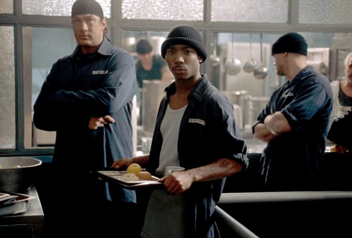 стивен сигал 2002. ниа пиплз в фильме ни жив ни мертв. ни жив ни мёртв фильм 2002 ниа пиплз. ни жив ни мертв 2002. ни жив ни мертв half past dead 2002.