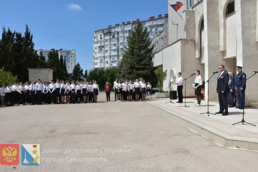 Севастополь открытый город. Митинг в Севастополе. Мемориальная доска в честь Лермонтова в Москве. Героев Севастополя 86. ИК Ньюс Севастополь.