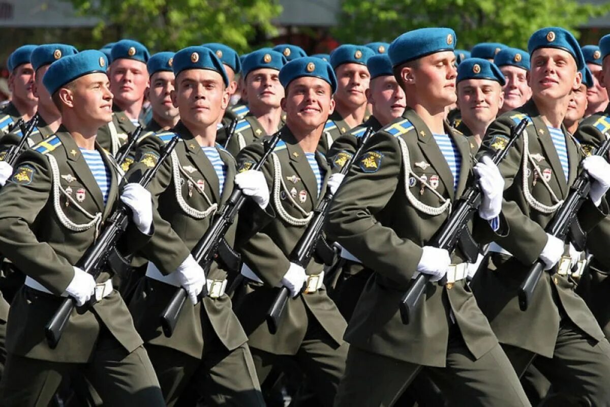 Российский солдат защитник родины. Военно десантные войска. Форма воздушно десантных войск. Воздушные войска. ВДВ войска.