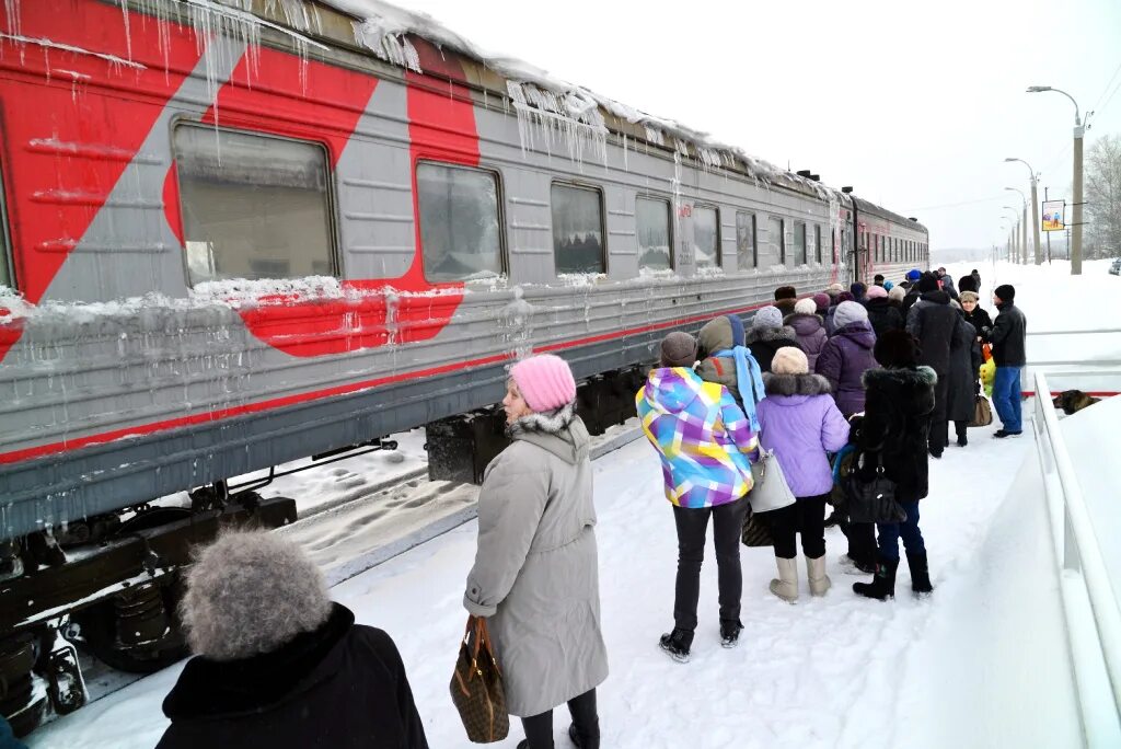электричка кемерово. электропоезд «кемерово-латыши». вагон новый ярославское направление. электрички усмани. электричка в российской глубинке.