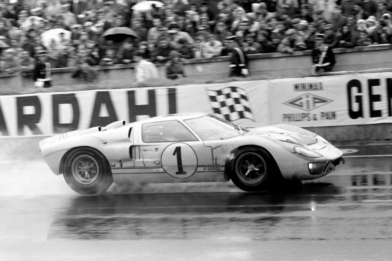 Miles форд. Ford gt40 le mans 1966. Ford gt40 1966 Леман. Форд gt 40 Ле ман. Ле ман 1966 Кен Майлз.