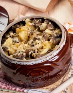 Жаркое в горшочках с грибами и сыром