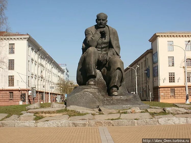 Коласа минск. Памятник якубу коласу. статуя якуба коласа в минске. минск памятники на площади якуба коласа. памятник коласу в минске.