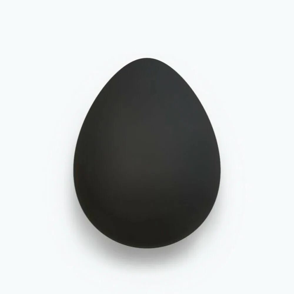 Яйцо стало черным. Черные яйца. Белое яйцо на черном фоне. Темные яйца. Сеоные яйца.