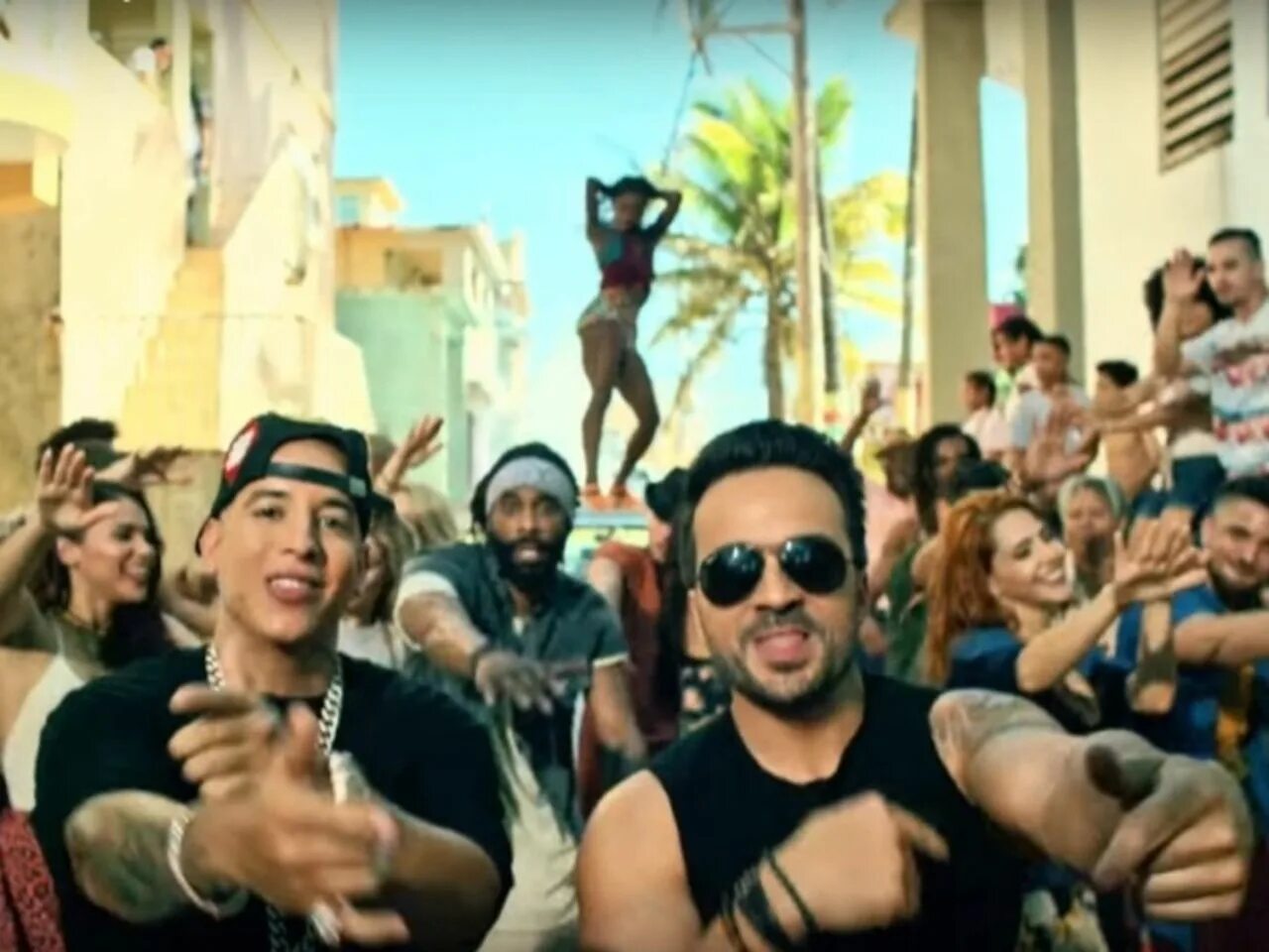 Луиса Фонси Дэдди Янки. Де спасито исполнитель. Despacito Daddy Yankee. Despacito Луис Фонси клип. Пою деспосито