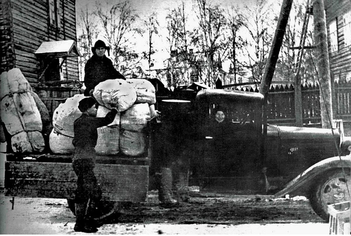 Военные почтальоны в годы вов. Солдаты великой отечественной войны. Почтальон в великую отечественную войну. Фронтовой почтальон великая отечественная война. Фотографии с фронта.