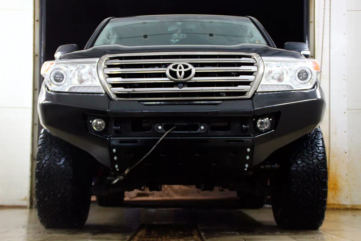 Бампер ленд крузер. Силовой бампер на toyota land cruiser 200. силовой бампер тойота ленд крузер 200. бампер toyota land cruiser 200. toyota land cruiser 200 железные бампера.