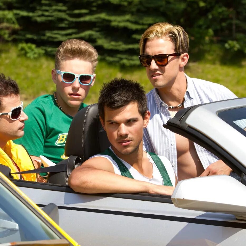 Одноклассники 2 grown ups 2, 2013. Одноклассники 2 песни. Тейлор лотнер одноклассники 2. Одноклассники 2 grown ups 2, 2013. Одноклассники 2 песни.