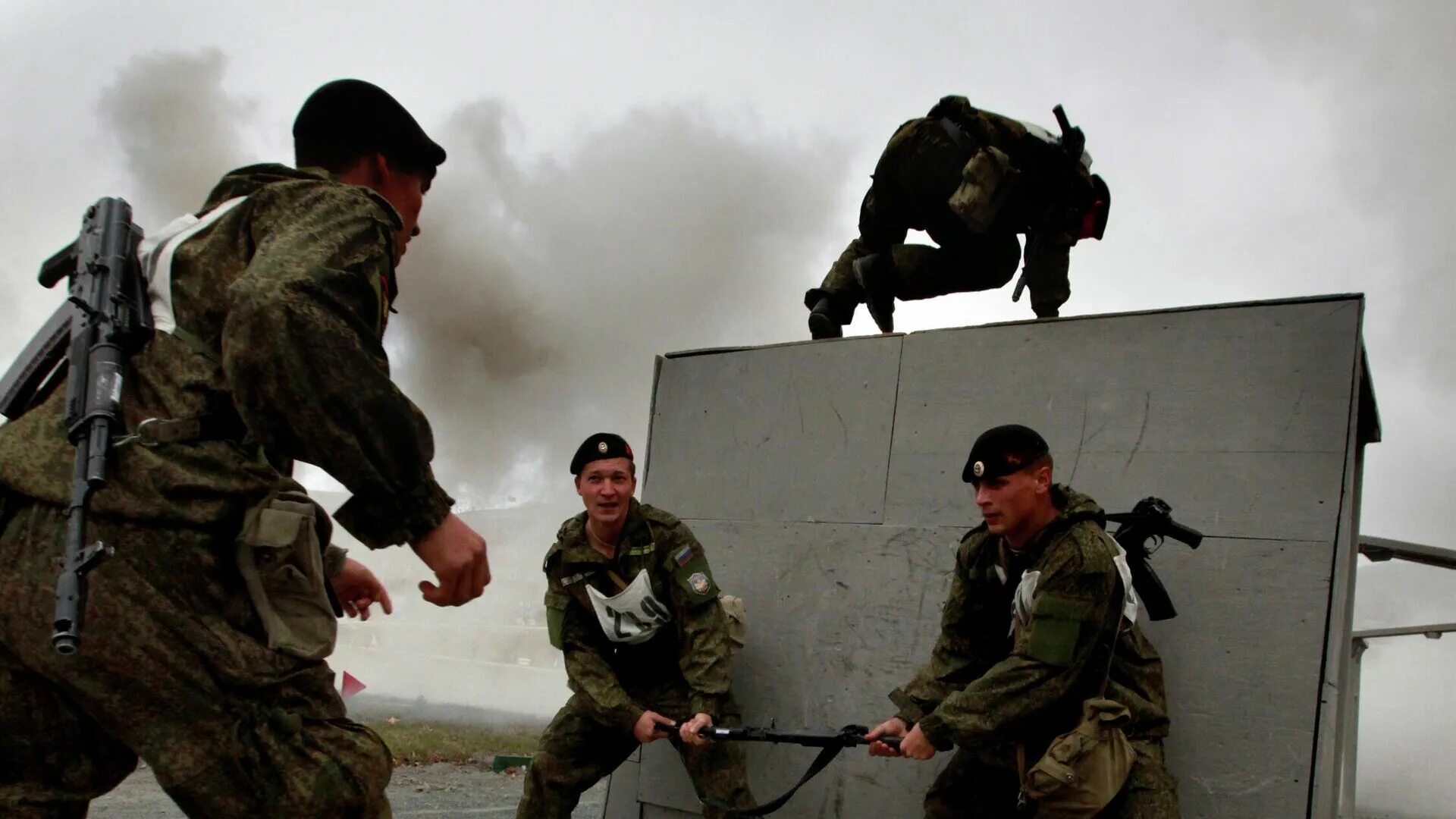 Эмблема военной контрразведки фсб россии. Двкр фсб рф. Департамент военной контрразведки фсб россии календарь. Служба контрразведки фсб эмблема. Значок военной контрразведки ссср.