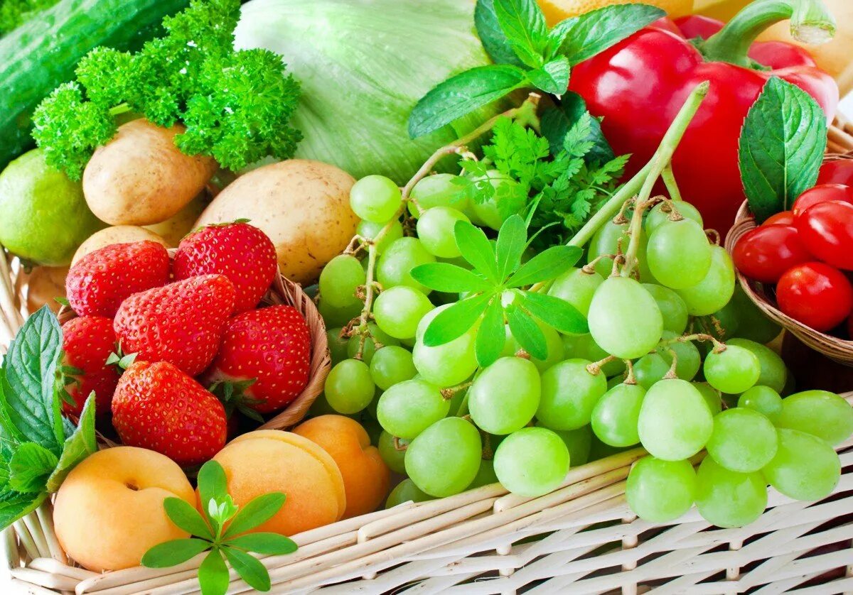 Зима лето фрукты овощи. Овощи и фрукты. Изобилие фруктов и овощей. Овощи, фрукты, ягоды. Овощи фрукты зелень.