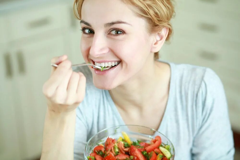 Slow eating. Диета леди. genshin eating. woman eating.