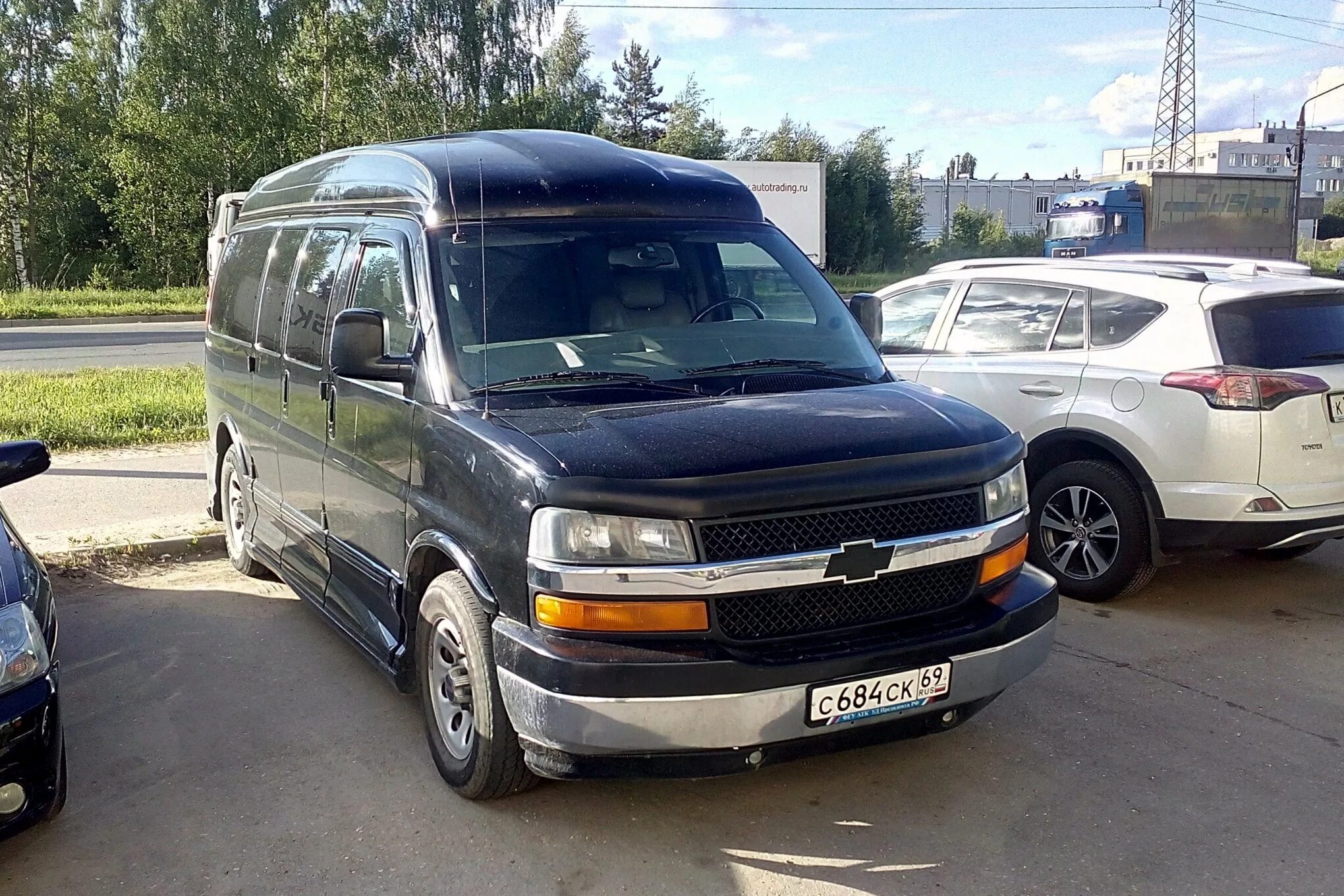 Машина ммм. Шевроле экспресс 30 летний. Chevrolet Express 2007 в горах. Американский автобус Шевроле. Шевроле автобус микроавтобус.