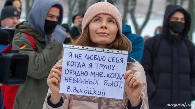 Дедушка сошел с ума. Дед сошел с ума. дед сошел с ума мем. рашисты сошли с ума от путинской пропаганды.